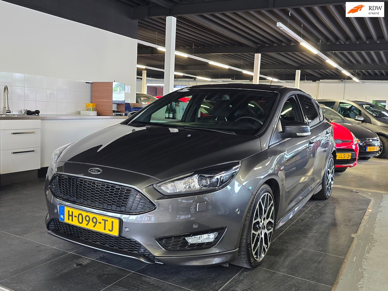 Ford Focus Wagon - 1.0 ST LINE/CARPLAY/HISTORIE AANWEZIG/ - AutoWereld.nl