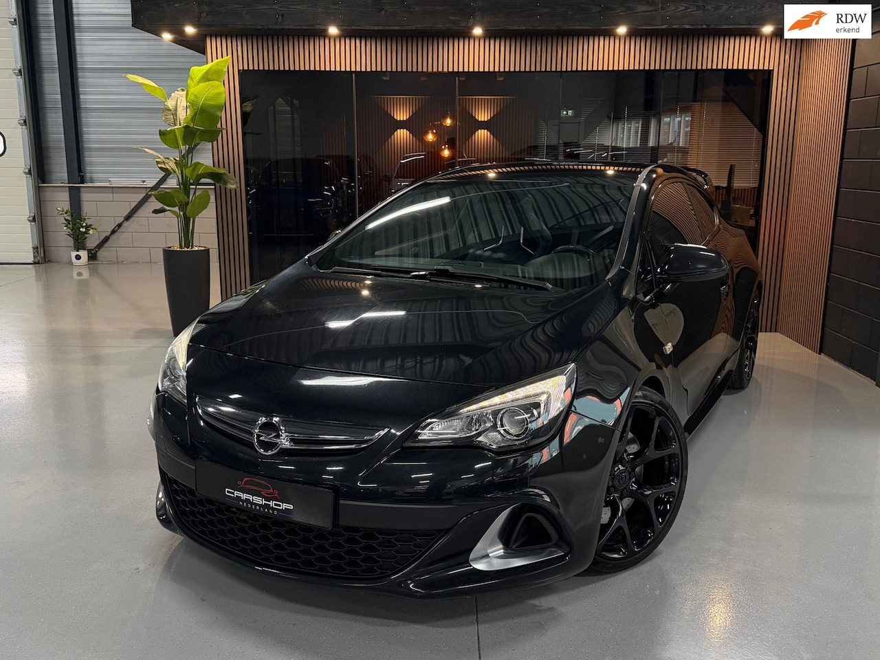 Opel Astra GTC - 2.0 Turbo OPC 280PK DOWNPIPE/H&R/SCHAALSTLN - AutoWereld.nl