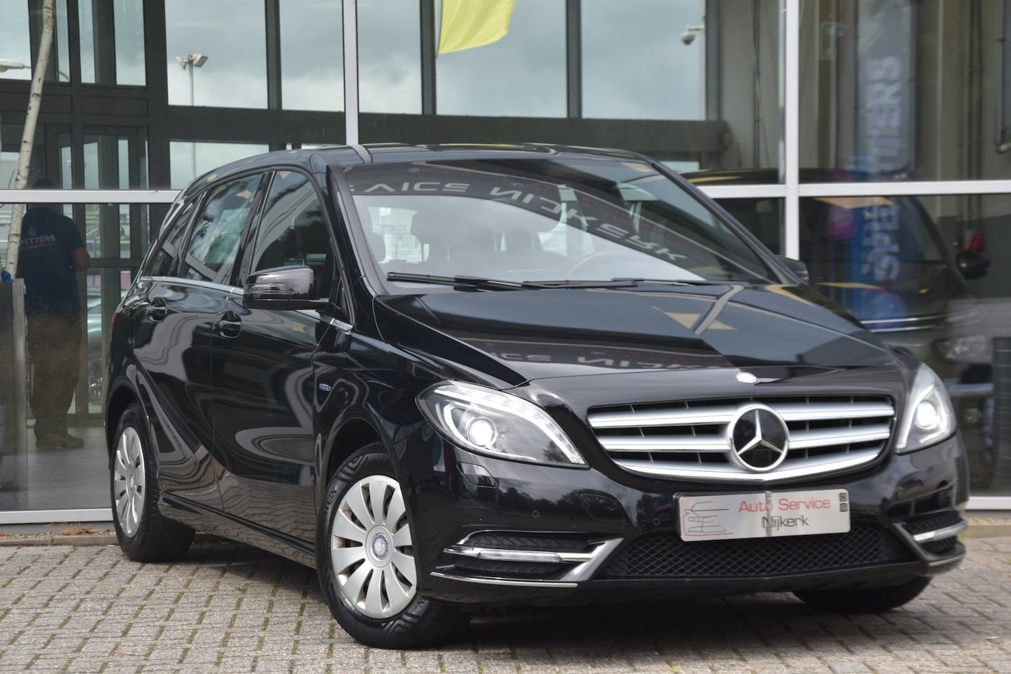 Mercedes-Benz B-klasse - 180 Ambition Airco Leder Nav. Trekhaak Led Pdc 1ste Eigenaar - AutoWereld.nl