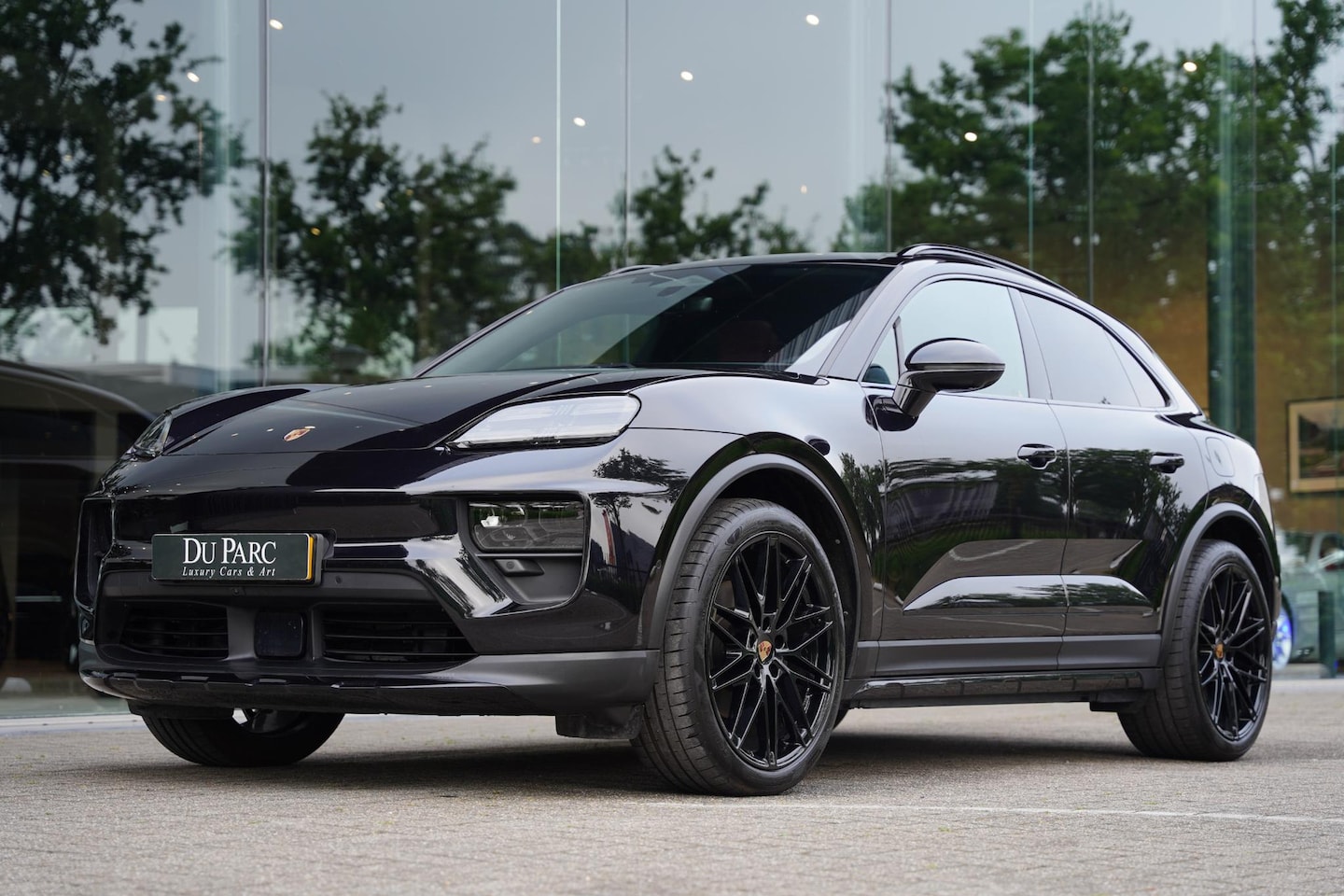 Porsche Macan - 4 100 kWh / NL-Auto / Luchtvering / Bose / 22 Inch - AutoWereld.nl