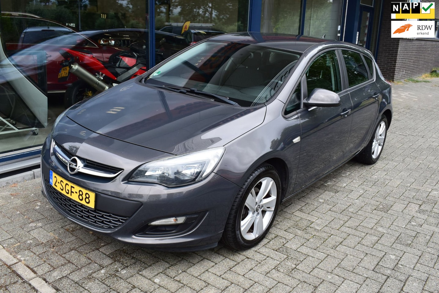 Opel Astra - 1.4 Turbo Berlin // Airco, parkeersensoren, lichtmetalen velgen - AutoWereld.nl