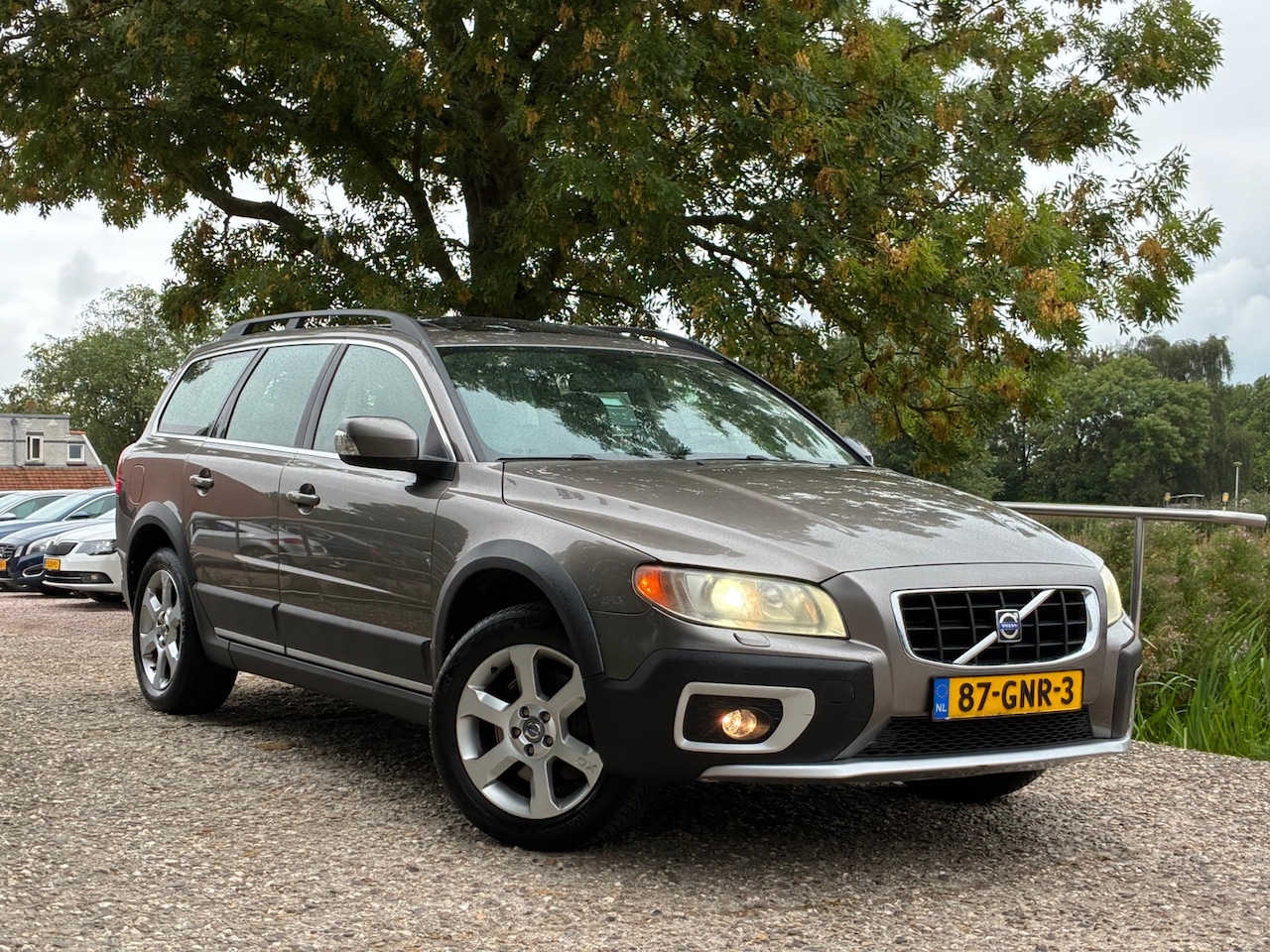 Volvo XC70 - 2.4 D5 Kinetic | Automaat + Schuif/kantel dak + Leder + Memory nu €4.975,-!!! - AutoWereld.nl