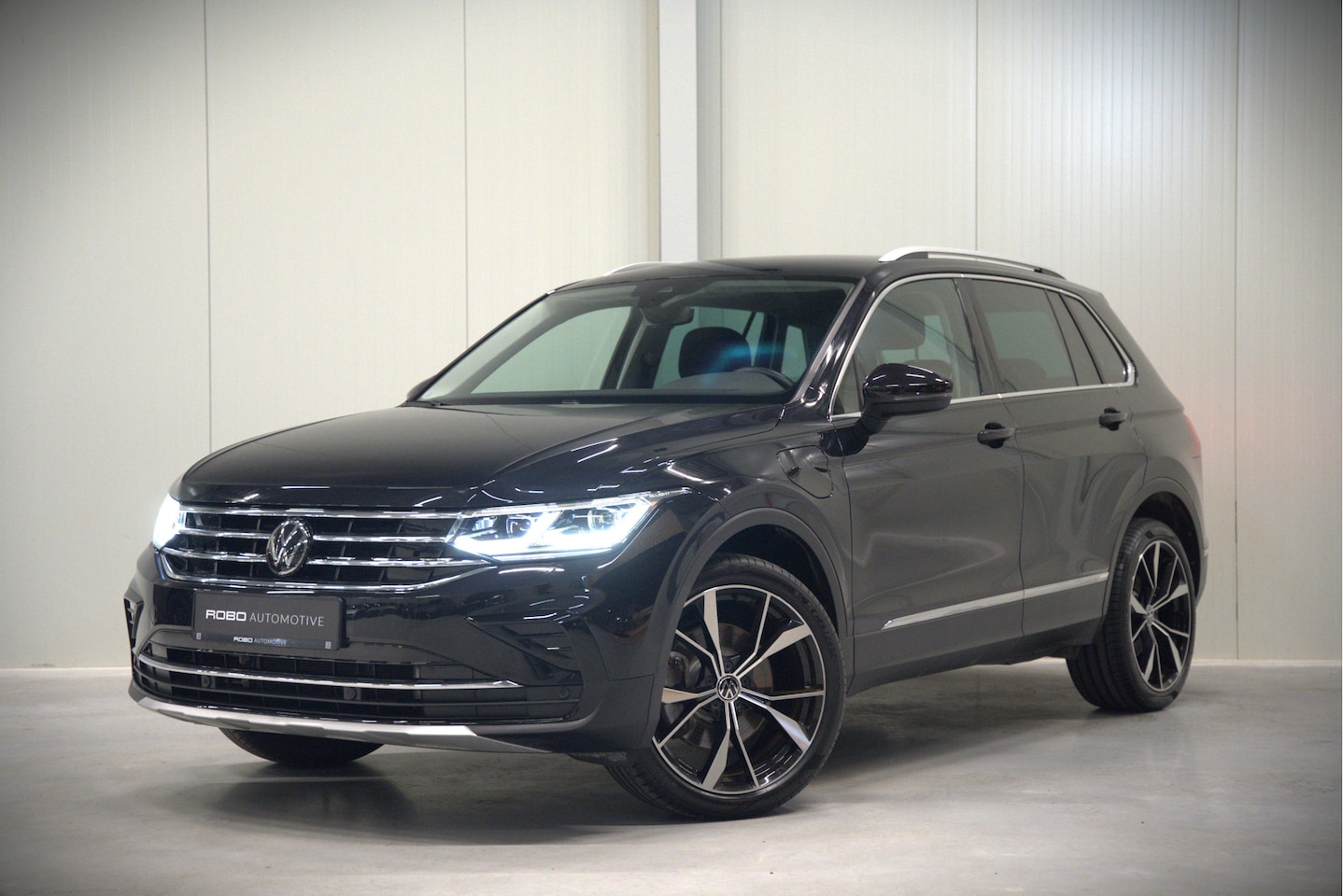 Volkswagen Tiguan - 1.4 TSI eHybrid Elegance Business | Stoelverwarming | Stuurverwarming | Massage | iQ Light - AutoWereld.nl