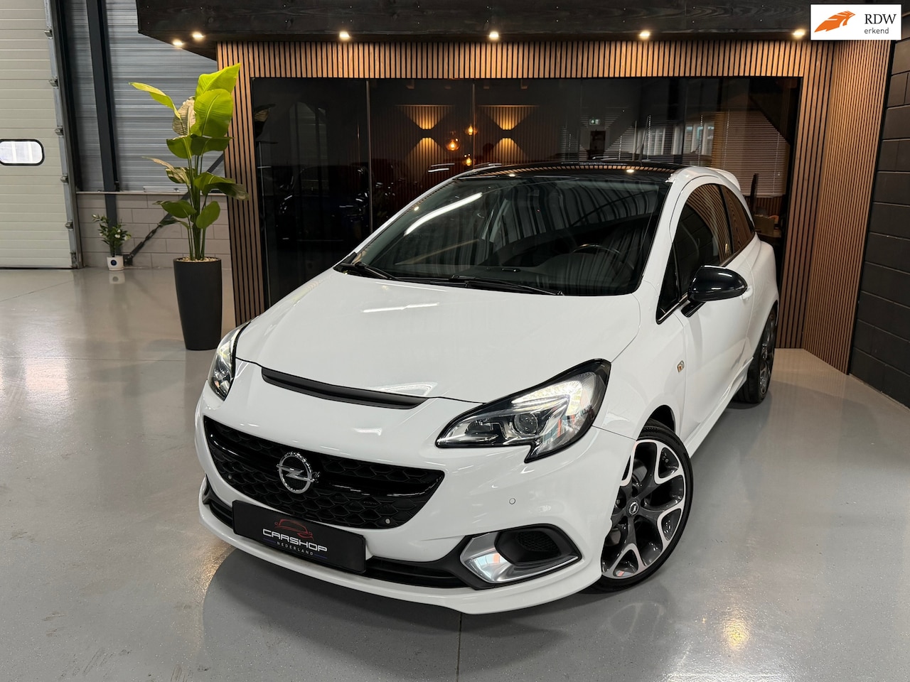Opel Corsa - 1.6 Turbo OPC 207PK RECARO/CAMERA/LEER/LANE/APK - AutoWereld.nl