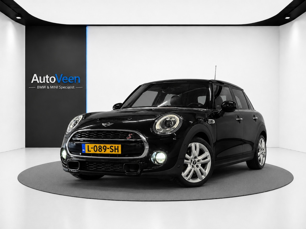 MINI Cooper S - Mini 2.0 Chili Serious Business (PANO, STOELVERWARMING, CAMERA, GOED ONDERHOUDEN) - AutoWereld.nl