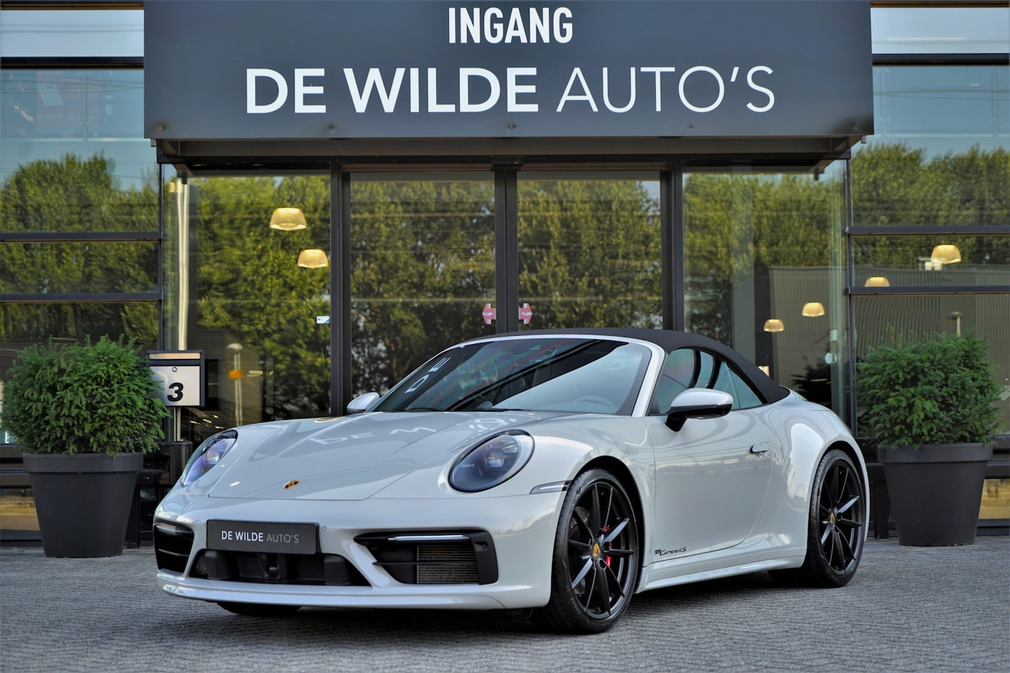 Porsche 911 Cabrio - 3.0 Carrera 4S SportDesign Krijt Achterasbesturing Stoelventilatie 18-weg InnoDrive SportC - AutoWereld.nl