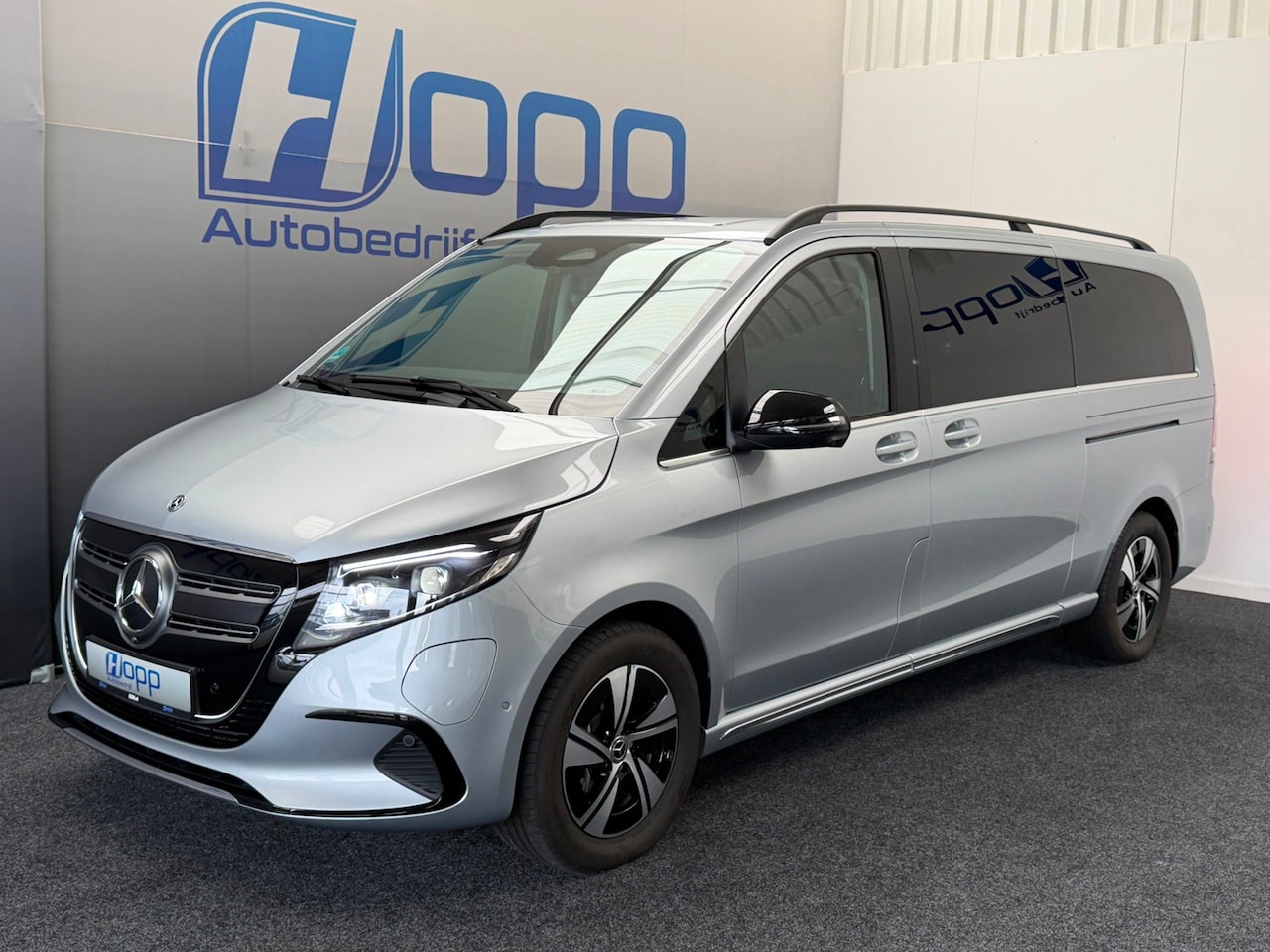 Mercedes-Benz EQV - 300 L3 Facelift - UNIEK - 7pers - AMG - Elec. deuren - Airco achter - 360 - Airmatic - Bur - AutoWereld.nl