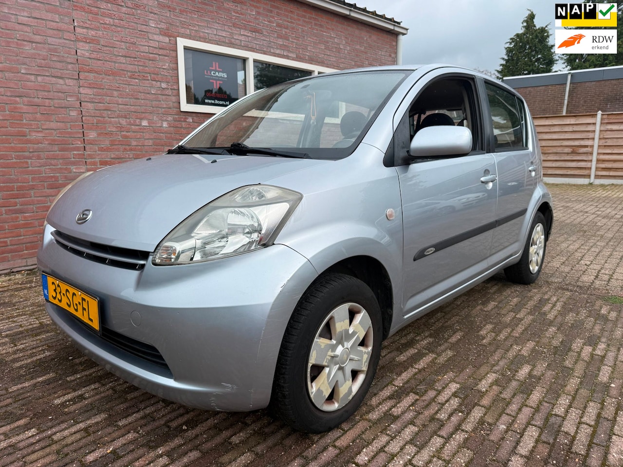 Daihatsu Sirion 2 - 1.0-12V APK 30-1-2027 elektrisch pakket 5 drs - AutoWereld.nl