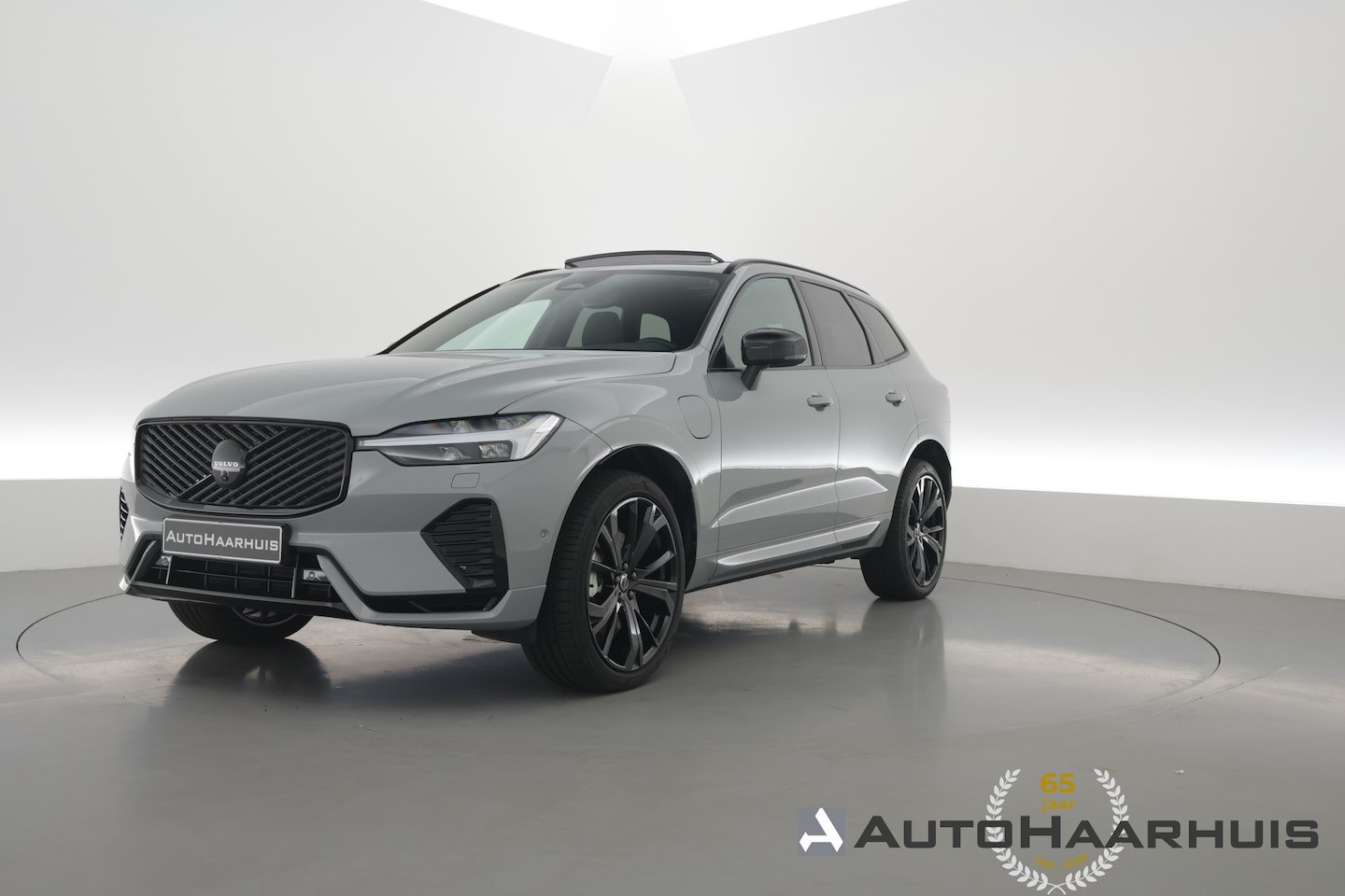 Volvo XC60 - 2.0 T8 Plug-in hybrid AWD Plus Black Edition | Pano | HUD | 360cam | H&K Audio | Elek. Tre - AutoWereld.nl