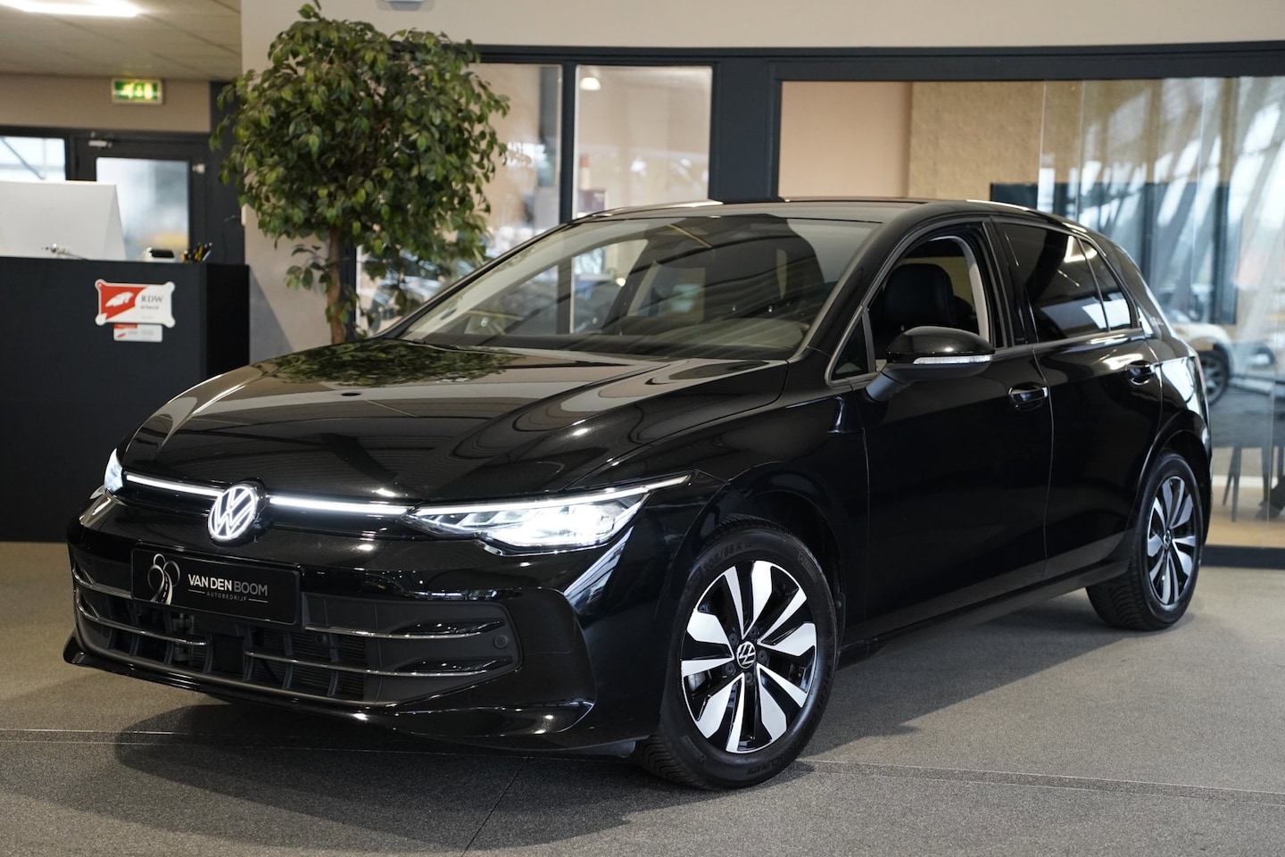 Volkswagen Golf - 8.5 1.5 eTSI 150PK DSG Life Goal Edition Facelift Led Navi Cam Trekhaak - AutoWereld.nl