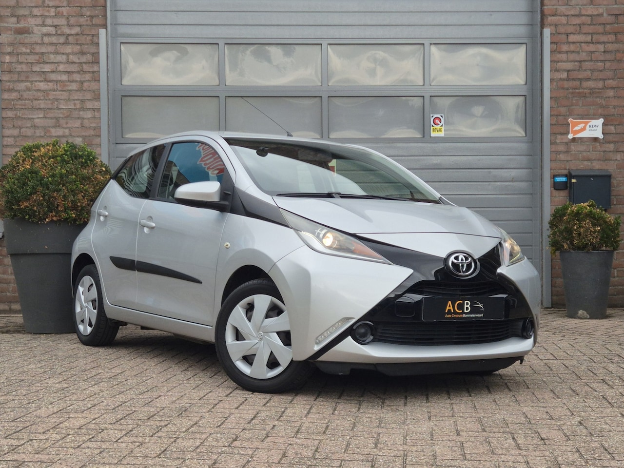 Toyota Aygo - 1.0 VVT-i x-play / Cruise Control / Nw model. - AutoWereld.nl