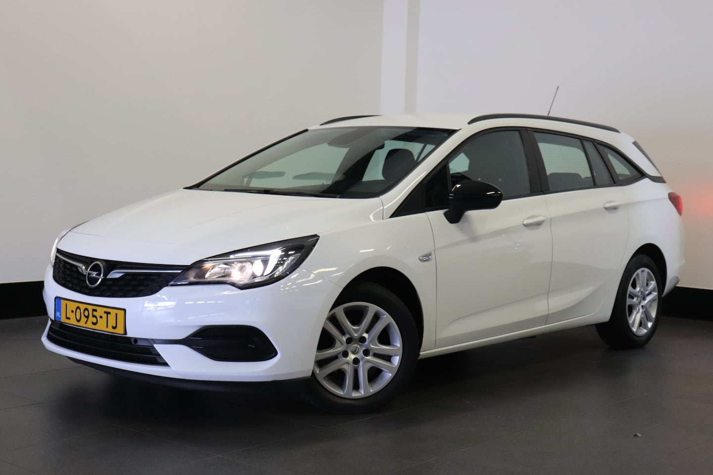 Opel Astra Sports Tourer - 1.2 Edition NL Auto | Cruise | Airco | Carplay/Android | €10.900,- incl. BTW - AutoWereld.nl