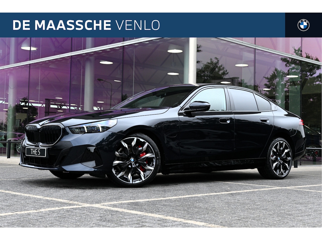 BMW 5-serie - 550e xDrive M Sport Automaat / Panoramadak / Trekhaak / Bowers & Wilkins / Comfort Access - AutoWereld.nl