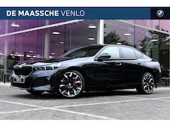BMW 5-serie - 550e xDrive M Sport Automaat / Panoramadak / Trekhaak / Bowers & Wilkins / Comfort Access