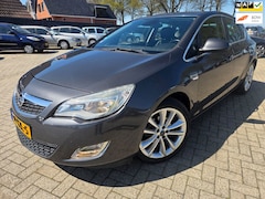 Opel Astra - 1.4 Turbo Cosmo 2010. Climate/Cruise/Leder/Trekhaak etc.. APK 04-2027