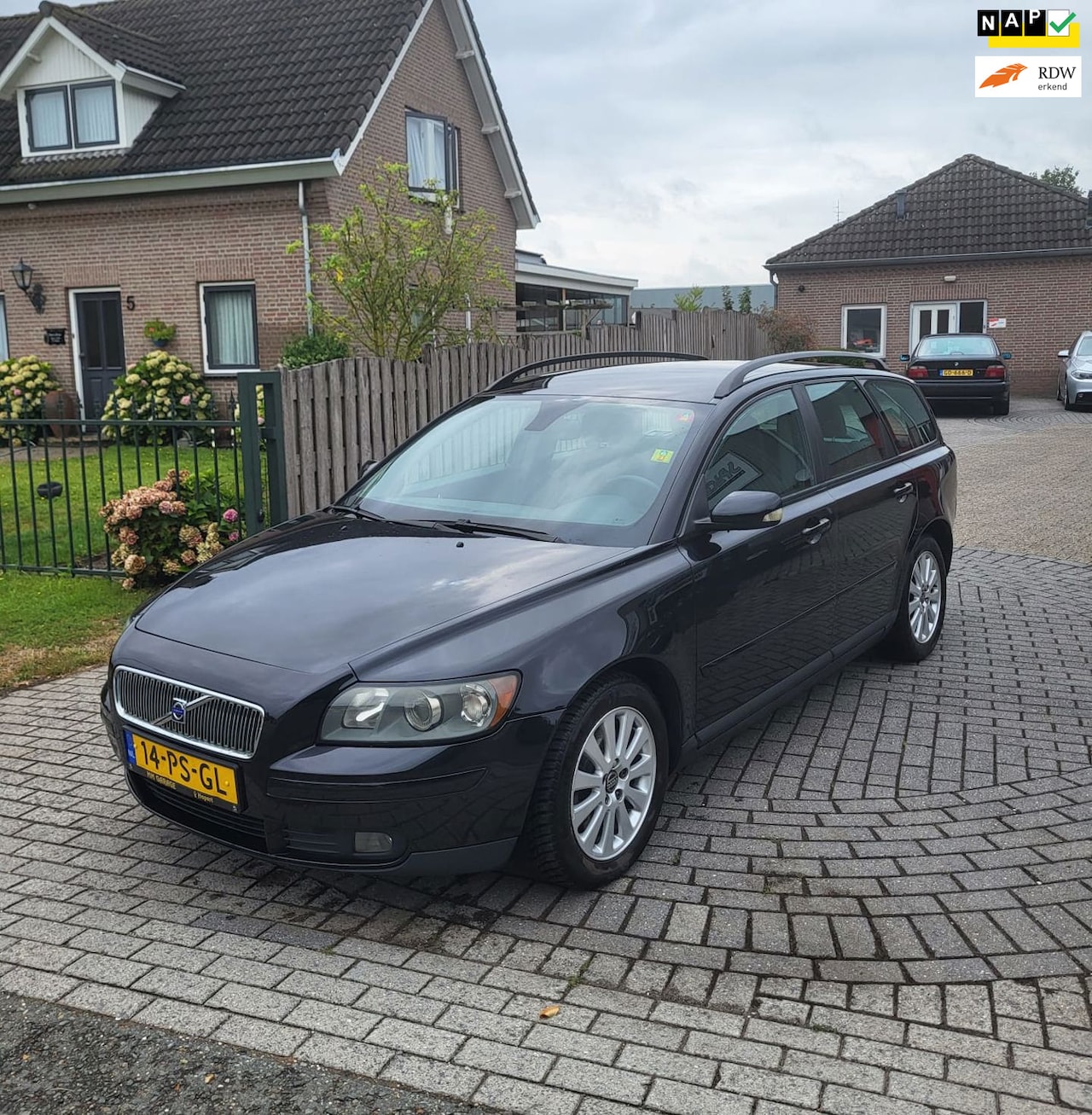 Volvo V50 - 2.4 Automaat, CruisC, Clima, Trekhaak, APK 8/27! - AutoWereld.nl
