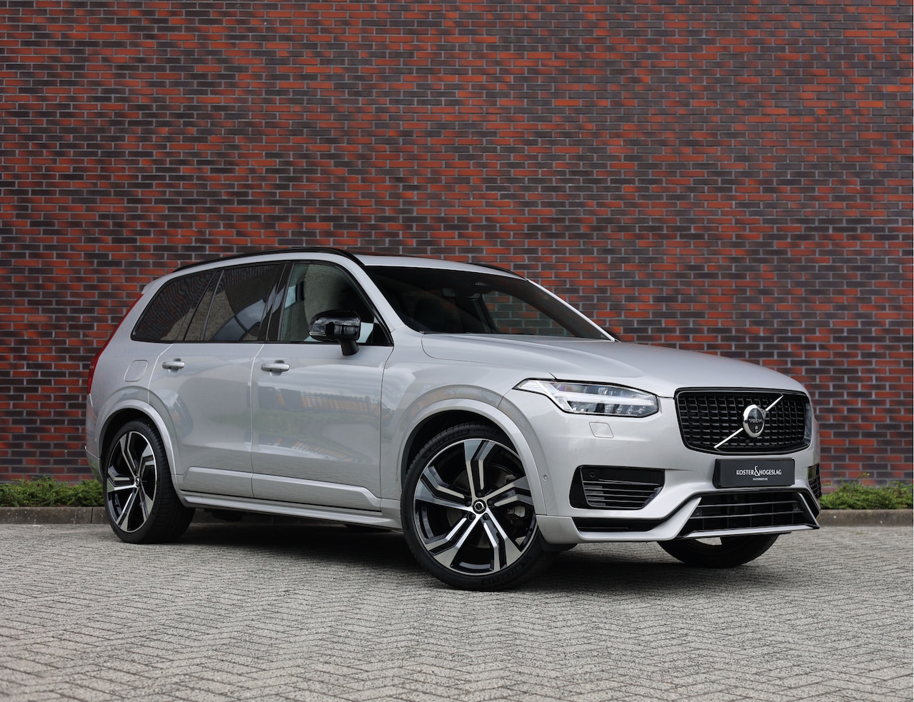 Volvo XC90 - T8 AWD Ultimate Dark | Pano - HUD - Trekhaak - AutoWereld.nl
