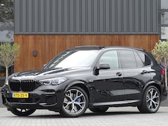 BMW X5 - 45e 394PK X-Drive M-Sport / Skylounge / B&W / Carbon / Alcantara / 360°