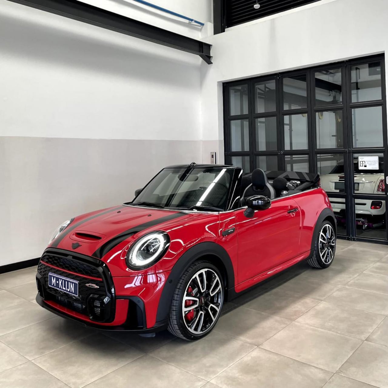 MINI Cabrio - 2.0 Cooper S John Cooper Works F1 aut/Camera/18"Jcw/Hk/Navi/Btw/Vol - AutoWereld.nl