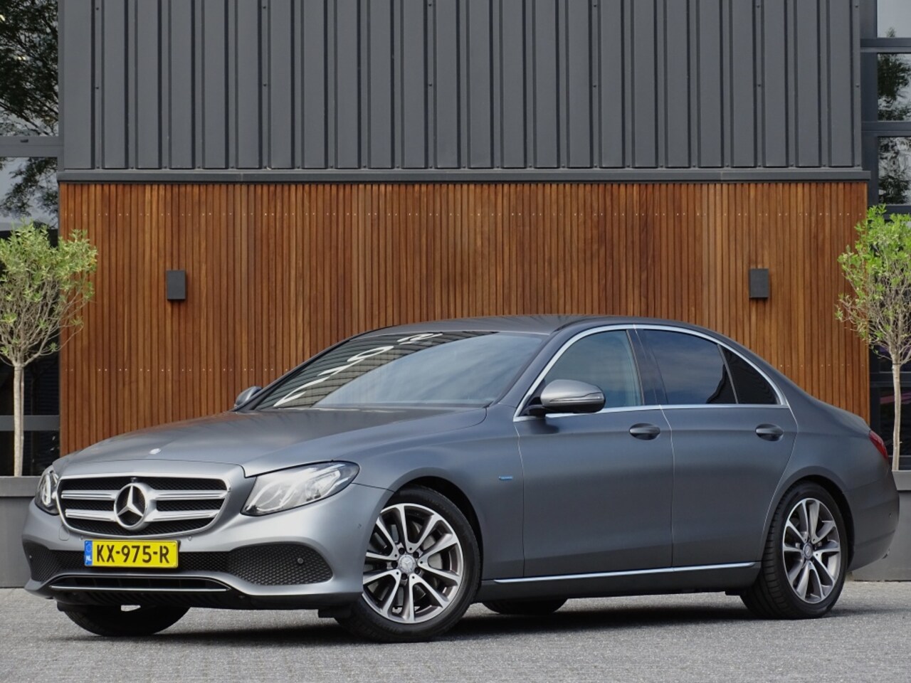 Mercedes-Benz E-klasse - 350 e 286PK / AMG Pakket / *NAP* - AutoWereld.nl