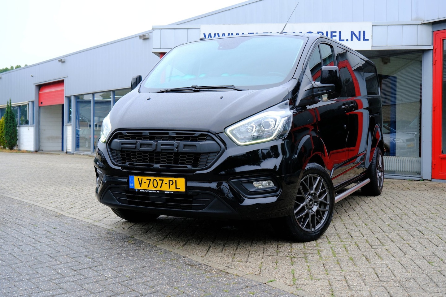 Ford Transit Custom - 300 2.0 TDCI L2H1 Limited 5-pers DC Aut. Navi|Airco|Cam|LMV - AutoWereld.nl