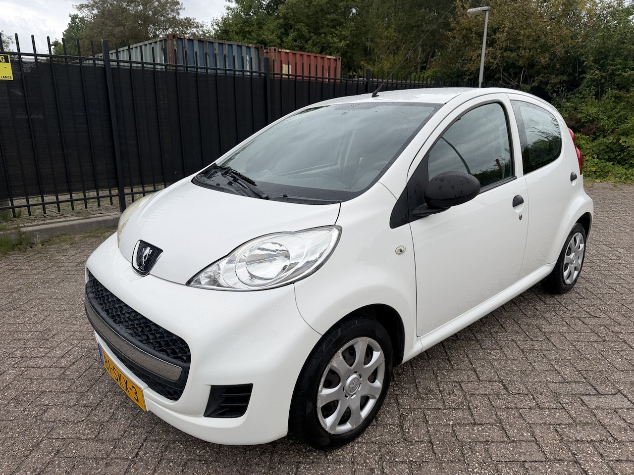 Peugeot 107 - 1.0-12V XR 5 Drs StrBkr/Airco - AutoWereld.nl