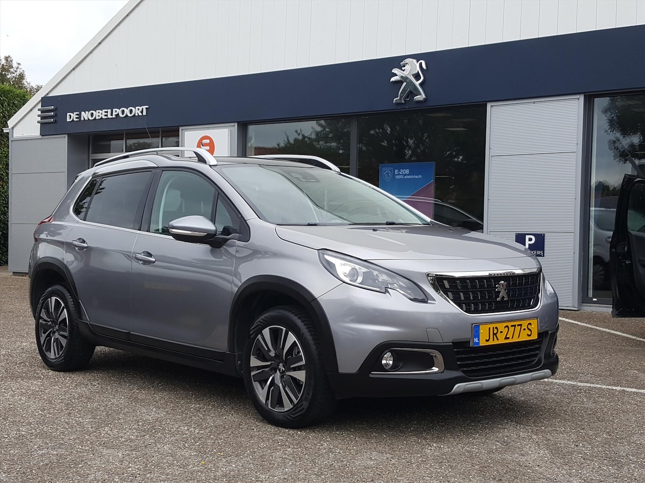 Peugeot 2008 - ALLURE1.2 PureTech 110pk Navigatie | Cruise & Climate control | Parkeersensoren achter | P - AutoWereld.nl