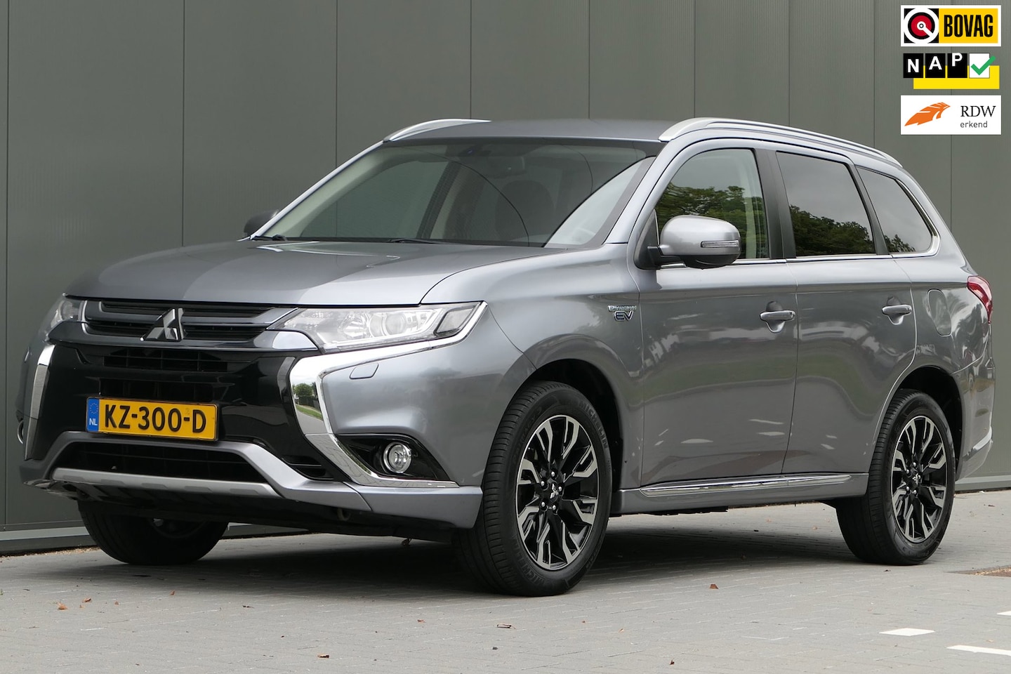 Mitsubishi Outlander - 2.0 PHEV Business Edition NAP Navi Camera Alcantara - AutoWereld.nl