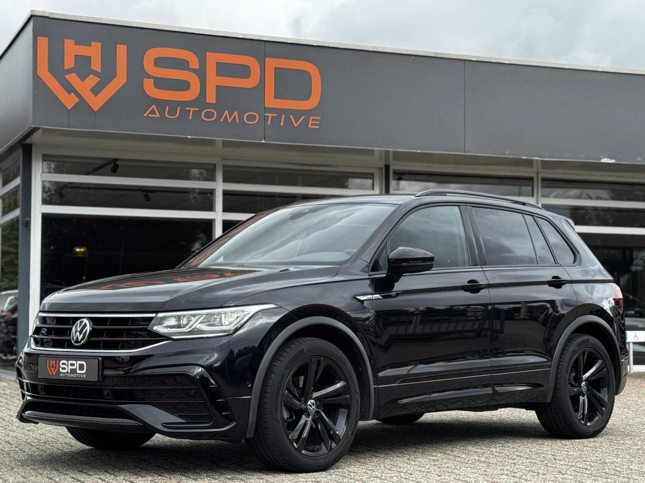 Volkswagen Tiguan - 1.5TSI R-Line|Black-style|Matrix|ACC|CAM - AutoWereld.nl