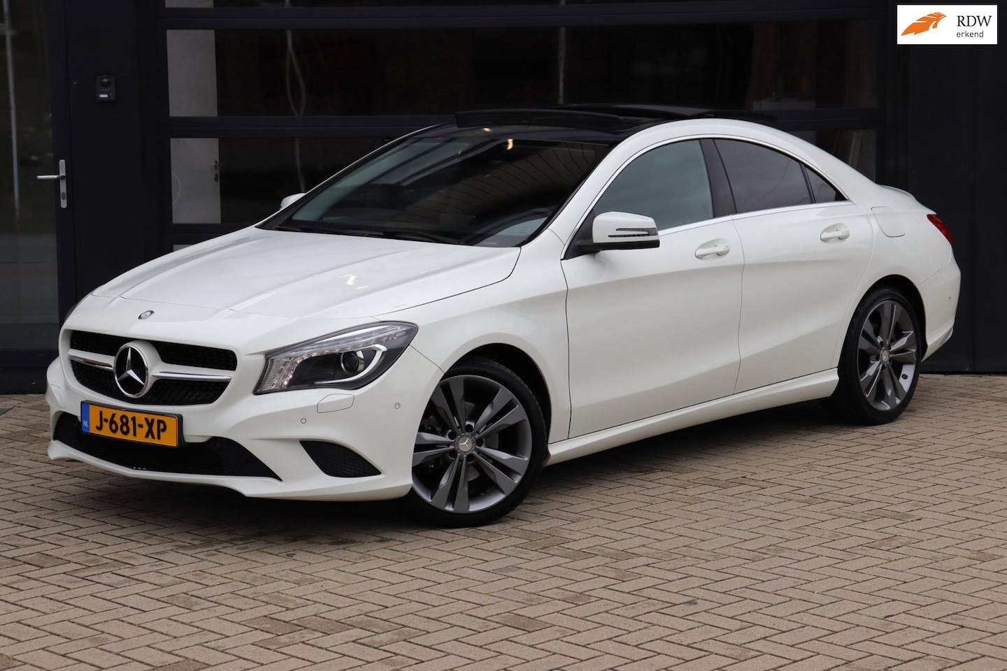 Mercedes-Benz CLA-Klasse - 200 Prestige Comfort | Pano | Clima | Cruise | Navi | Stoelverwarming | BI-Xenon | Standka - AutoWereld.nl