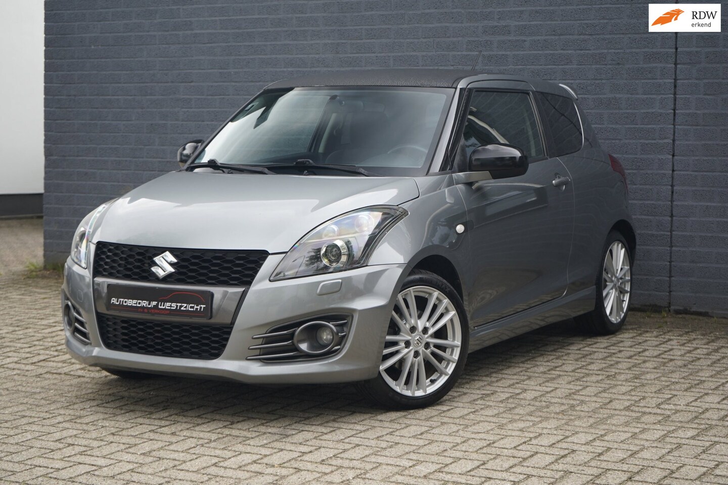 Suzuki Swift - 1.6 Sport 1.6 Sport, Airco, Carplay, 17 inch - AutoWereld.nl