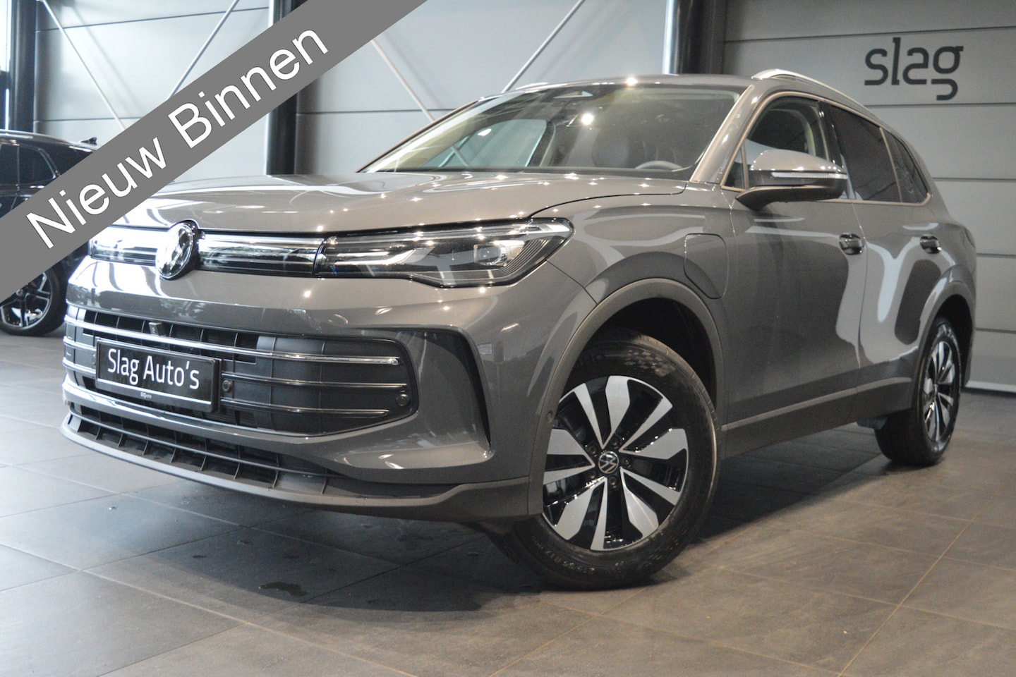 Volkswagen Tiguan - 1.5 eHybrid Life 30 Years Edition camera carplay 17 inch !! - AutoWereld.nl
