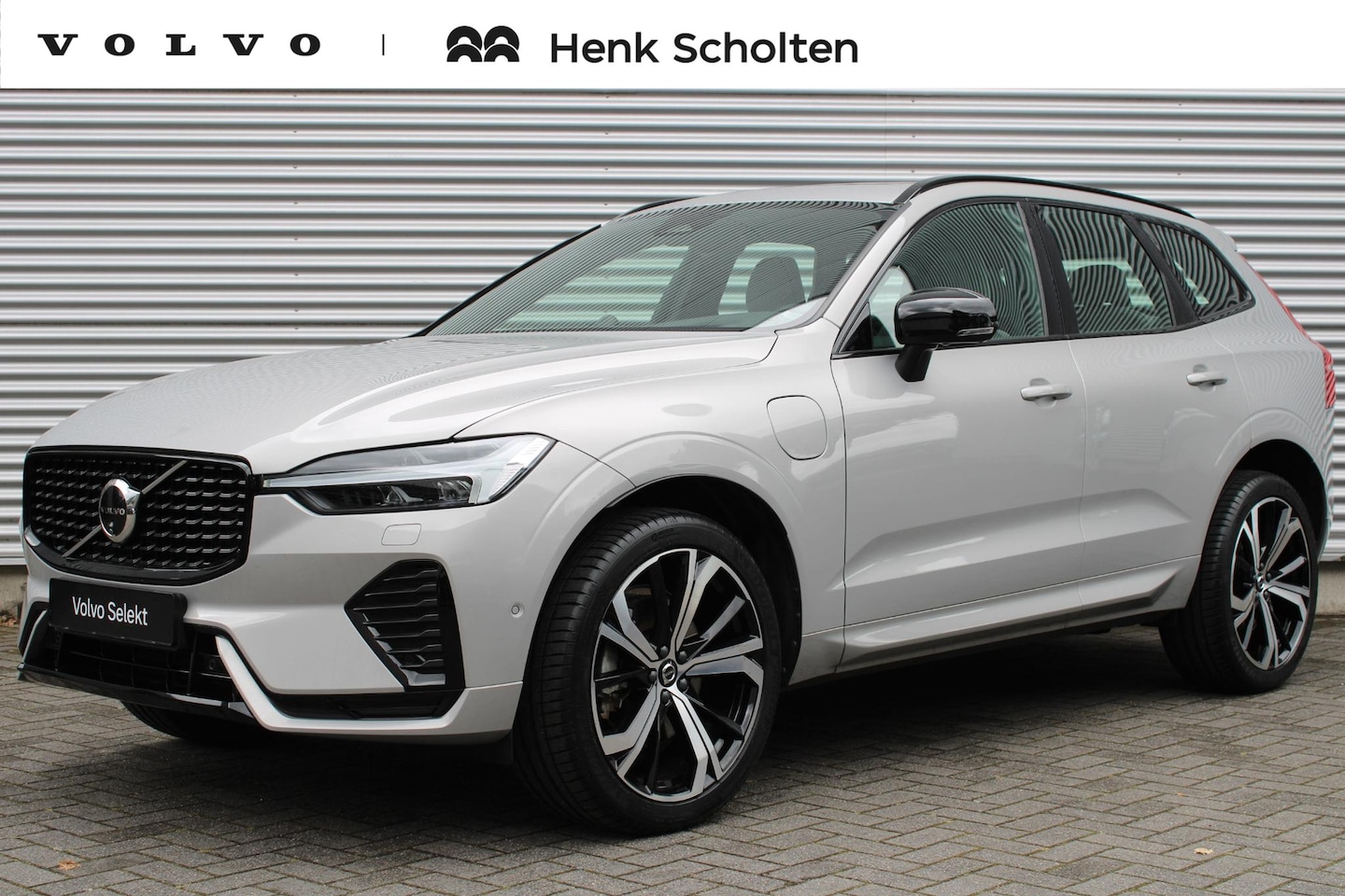 Volvo XC60 - 2.0 T8 Plug-in hybrid AWD Ultimate Dark | Luchtvering | Gelaagde Zijruiten | Tailored Wool - AutoWereld.nl