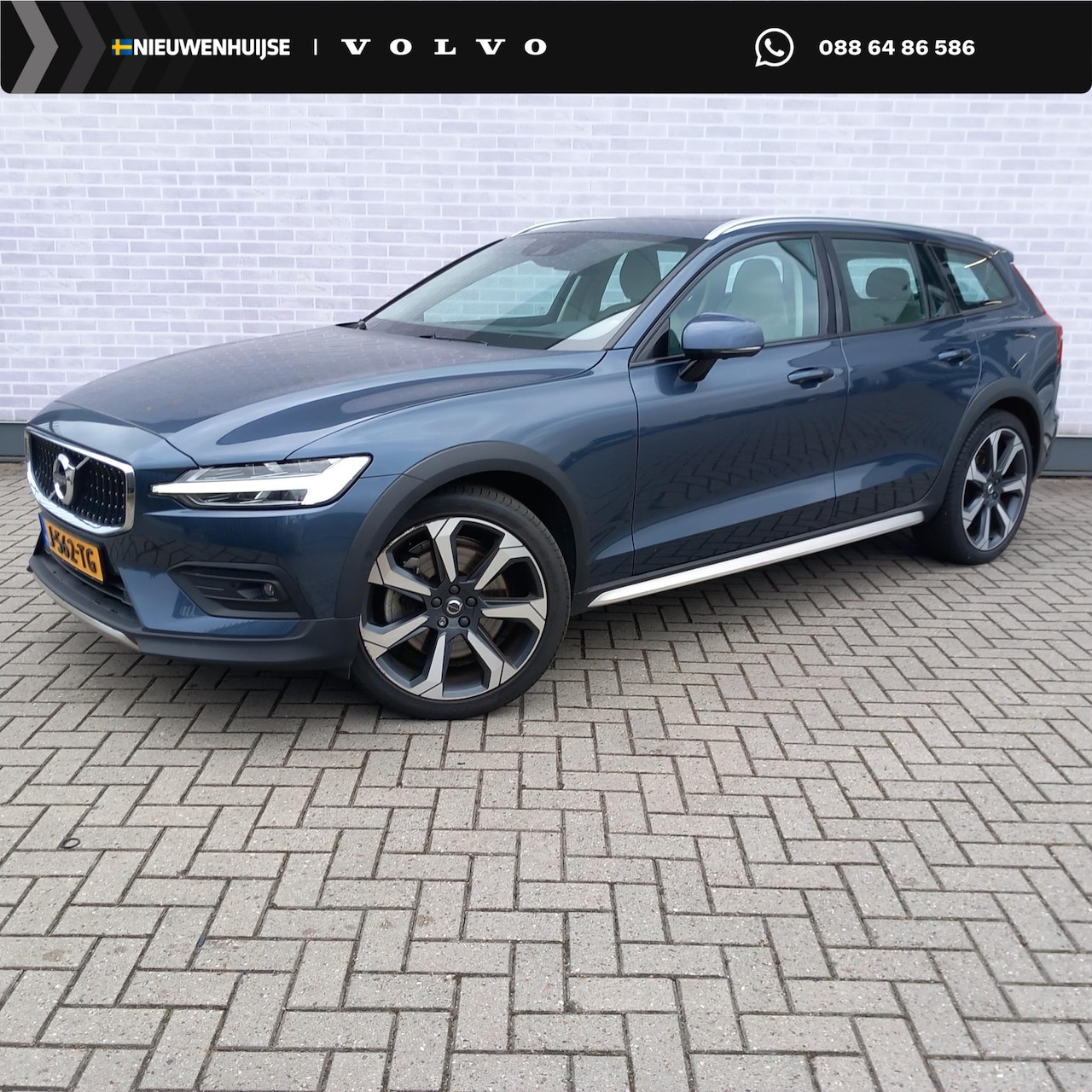 Volvo V60 Cross Country - 2.0 T5 AWD Pro | Trekhaak | Panoramadak | Head-up Display | Harman Kardon Audio | Parkeerv - AutoWereld.nl