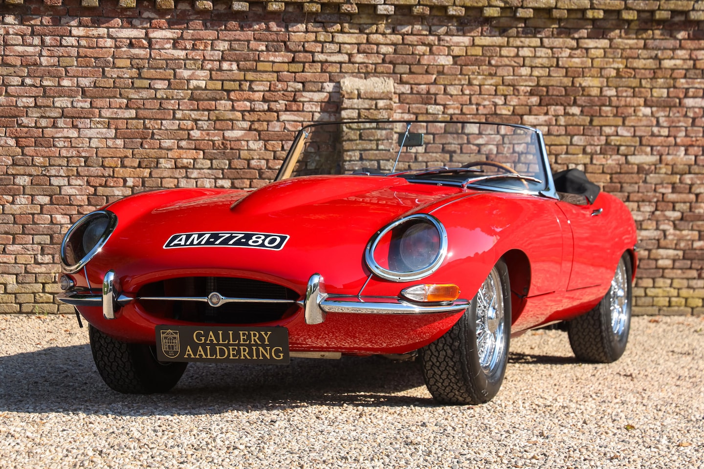 Jaguar E-type - Series 1 3.8 Litre Roadster "From the wine château" Nut and Bolt restoration from around 2 - AutoWereld.nl