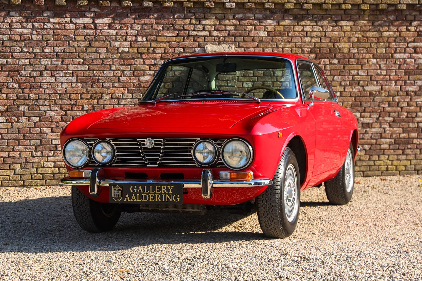 Alfa Romeo 2000 - GTV Bertone “In the shadow of Mount Etna” A beautifully restored Bertone that was recently - AutoWereld.nl