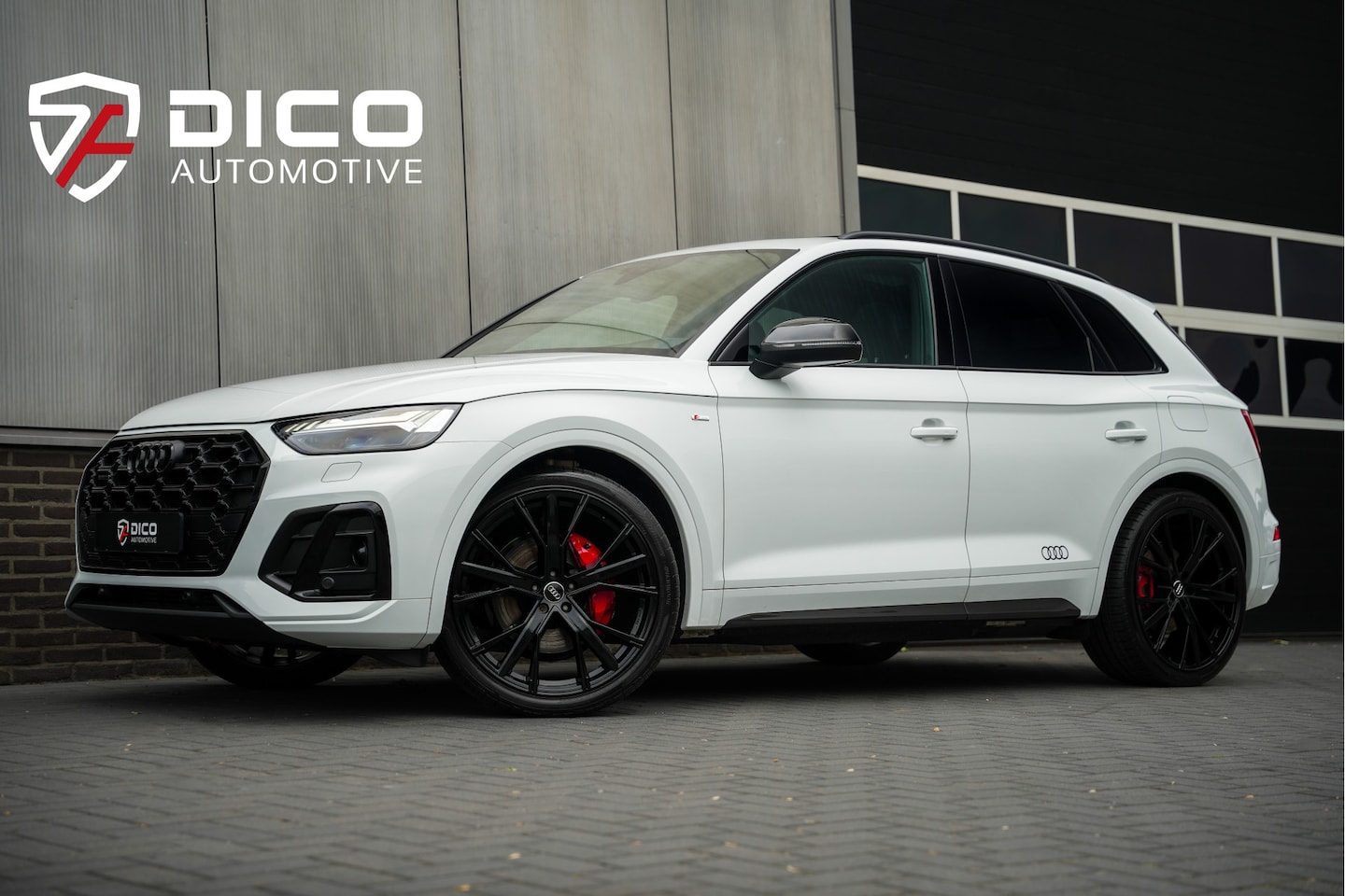 Audi Q5 - 55 TFSI e 367 pk S-Edition / Pano-Dak/ Adaptive-Cruise/ Matrix-HD/ Keyless/ Massage/ B&O/ - AutoWereld.nl