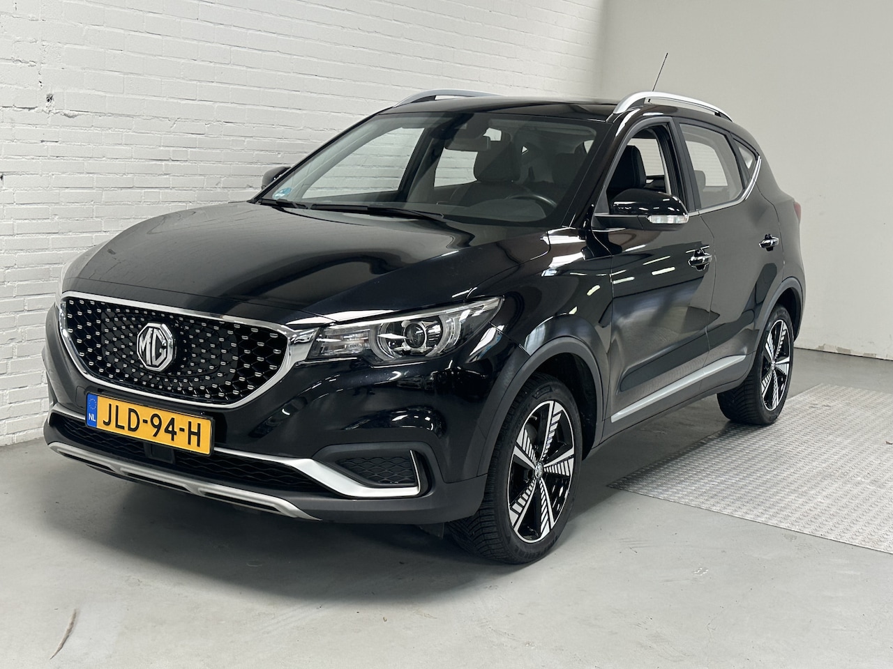 MG MG ZS EV - Luxury 45 kWh CLIMA / CRUISE / LEER / CAMERA / PANO - AutoWereld.nl