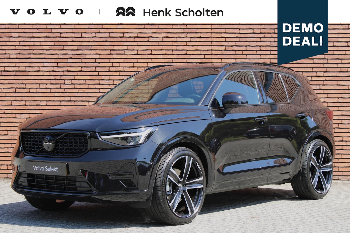 Volvo XC40 - B4 Plus Dark | Trekhaak | 21'' Heico Velgen | Panoramisch schuif-/ kanteldak | Elektrische - AutoWereld.nl
