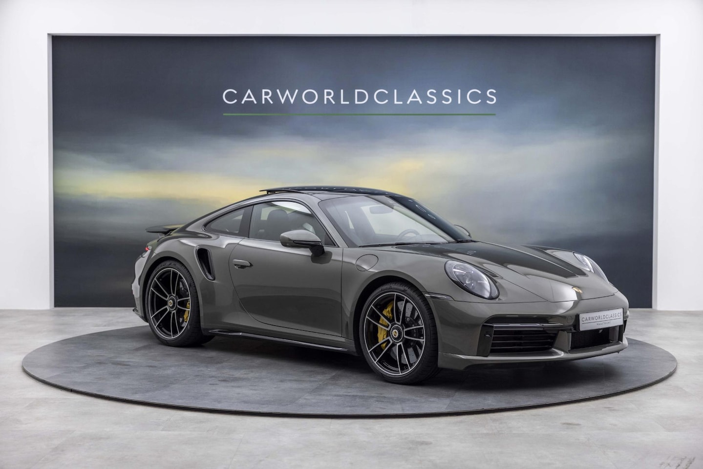 Porsche 911 - 992 - 3.8 TURBO S COUPE | AVENTURINGROEN - AutoWereld.nl