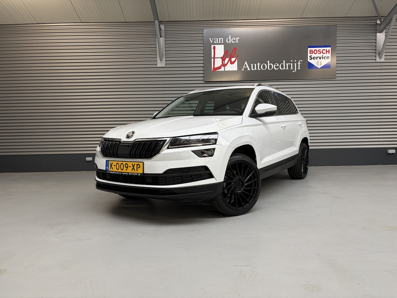 Skoda Karoq - 1.5 TSI ACT/PANORAMA/PDC/CAM/19INCH/TREKH/KEY-LESS/ 1e EIG/ENZ - AutoWereld.nl