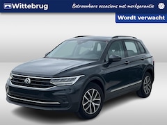 Volkswagen Tiguan - 1.5 TSI 150 pk Life / Voorstoelen, verwarmbaar / Achteruitrijcamera / Bluetooth Telefoonvo