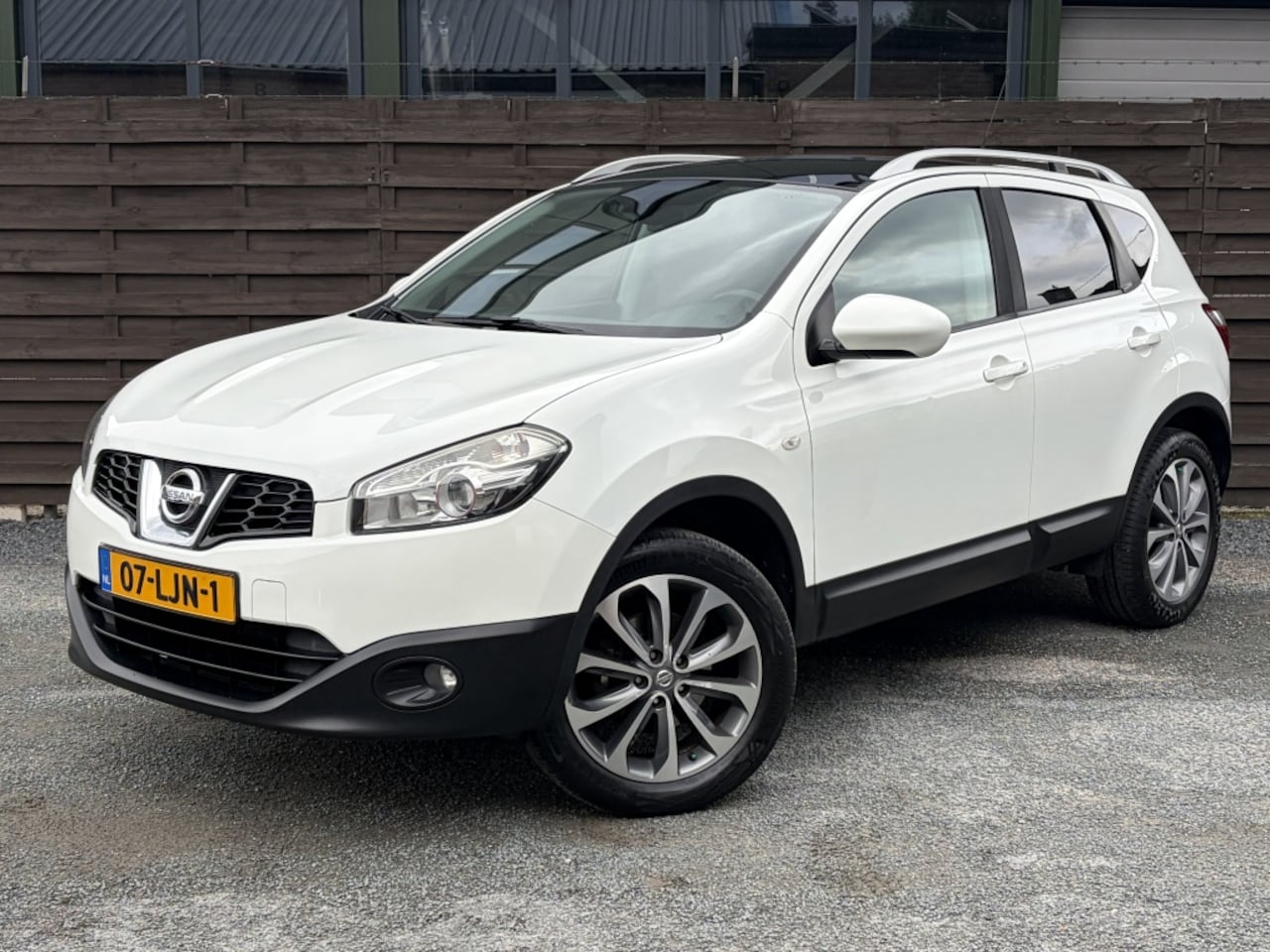 Nissan Qashqai - 1.6 Acenta Eco / Pano / Camera / Trekhaak / NAP - AutoWereld.nl