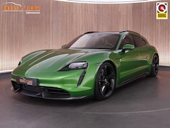 Porsche Taycan Sport Turismo - Turbo S 625pk 93 kWh |PTS Mamba green|Burmester|achteras besturing|passenger disp.|pano|ca