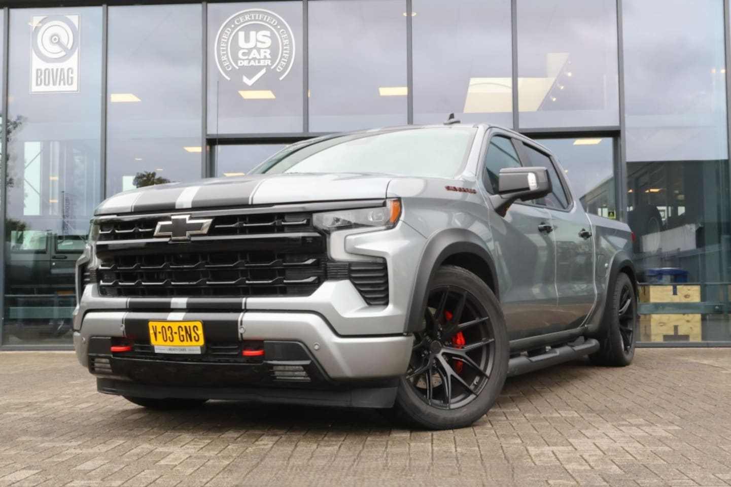 Chevrolet Silverado - 6.2 V8 1500 RST / verlaagd / 22 zwarte velgen / Prins LPG / Folding cover - AutoWereld.nl