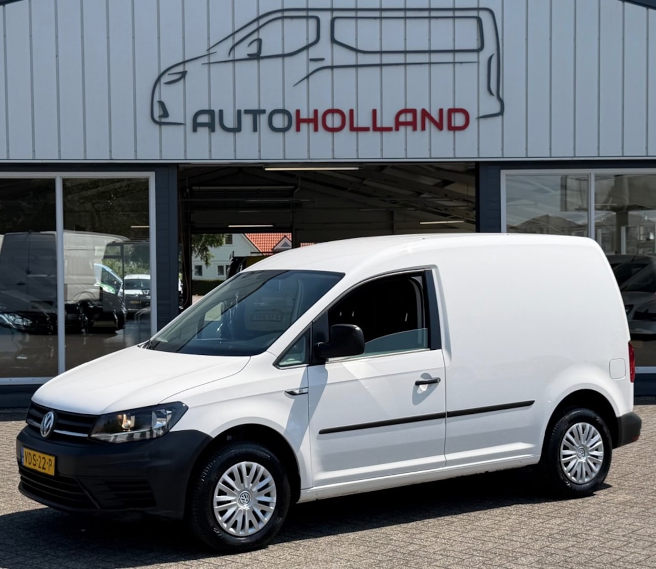 Volkswagen Caddy - 2.0 TDI 75KW 102PK EURO 6 AIRCO/ NAVIGATIE/ TREKHAAK/ PARKEERSENSOREN - AutoWereld.nl