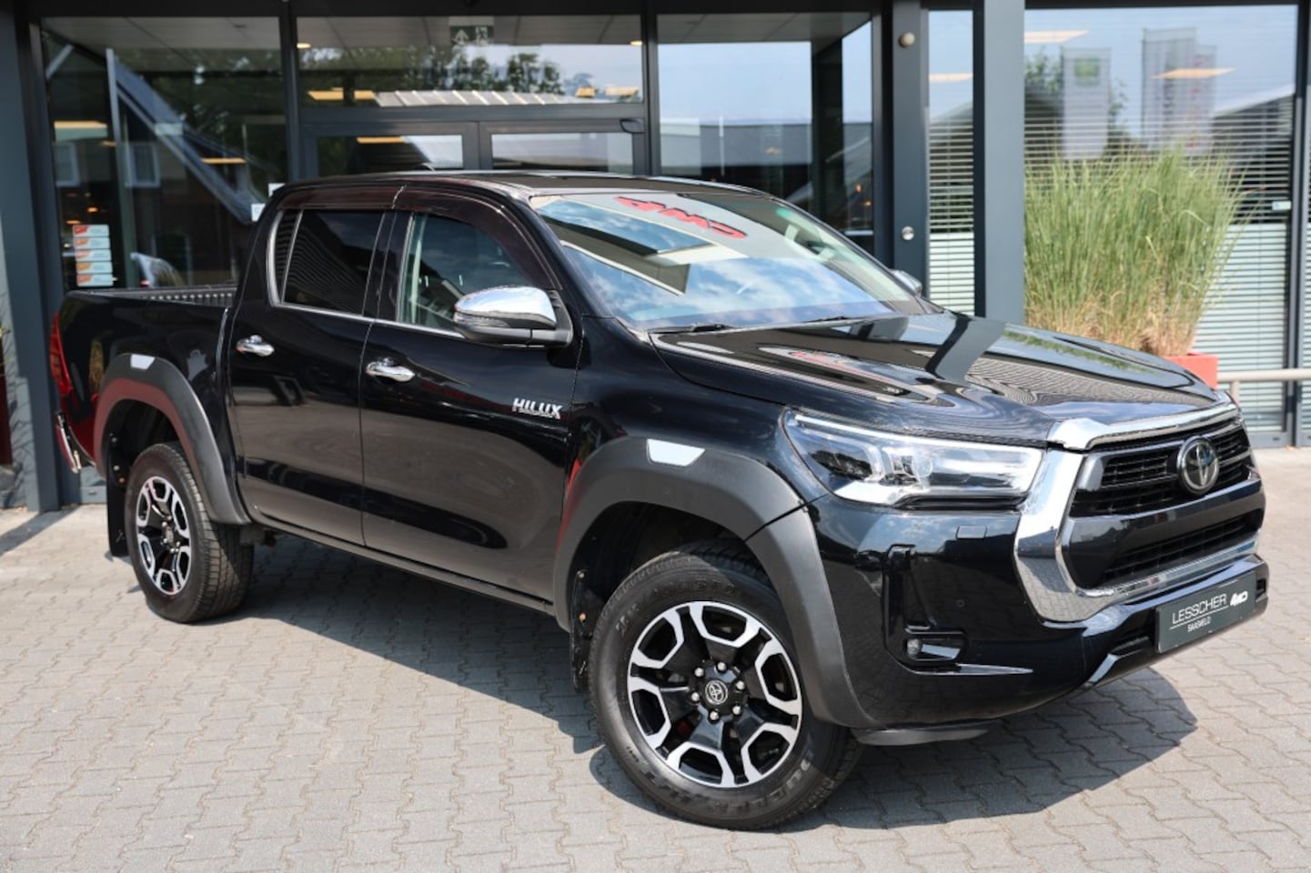 Toyota HiLux - 2.8 D-4D DUBBEL CABIN PROFESSIONAL A/T 2 ZITS VAN 4WD - AutoWereld.nl