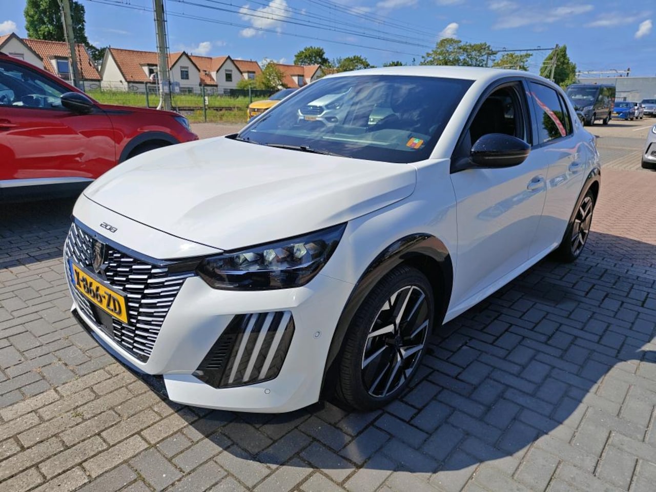Peugeot e-208 - EV GT 51 kWh | Adaptive Cruise | Stoelverwarming | Alcantara | 360 Camera | Dodehoek-Detec - AutoWereld.nl