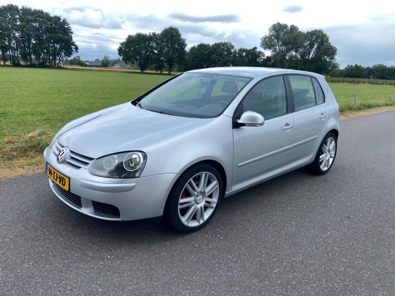 Volkswagen Golf - 1.6-16V  FSI  NIEUWE APK  6 versn.  Trekhaak - AutoWereld.nl