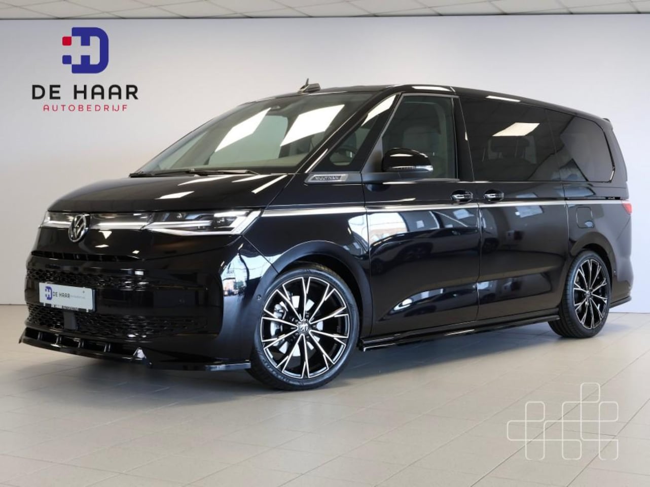 Volkswagen Multivan - 1.5 eHybrid L2 7p. - Maxton Design - 20 Inch - Verlagingsveren-Unieke Multivan - AutoWereld.nl